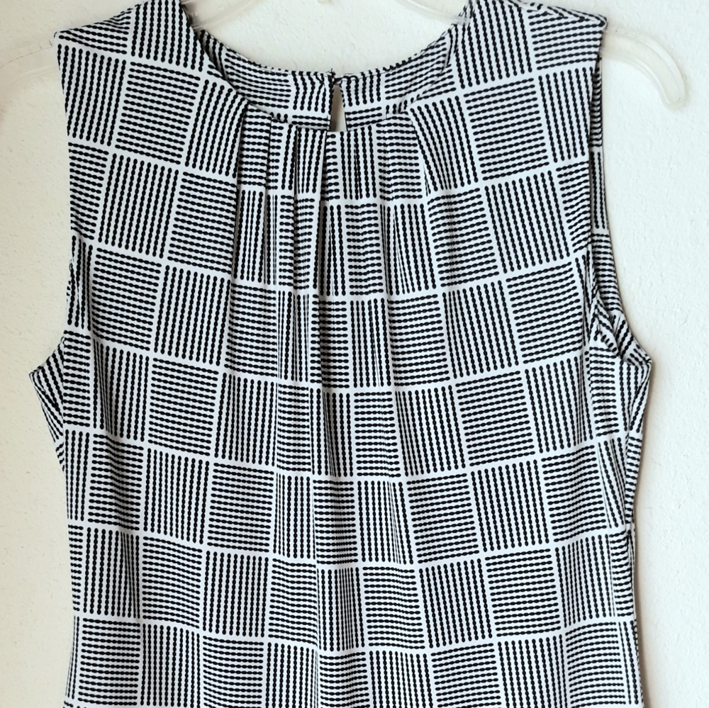 NWT Calvin Klein Black and White Sleevless Blouse